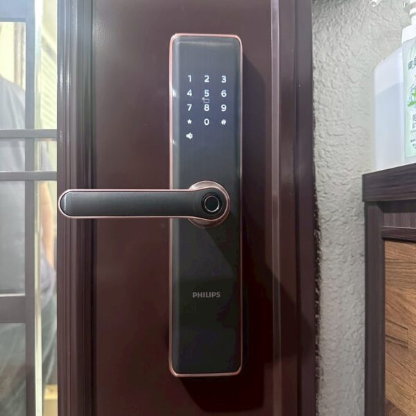 S__176103476_0 Philips 7300